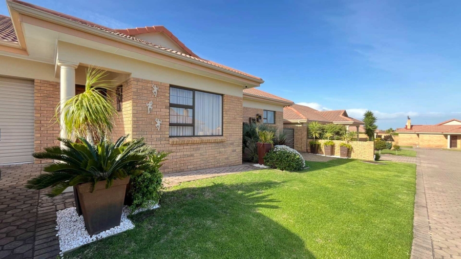 3 Bedroom Property for Sale in Heiderand Western Cape